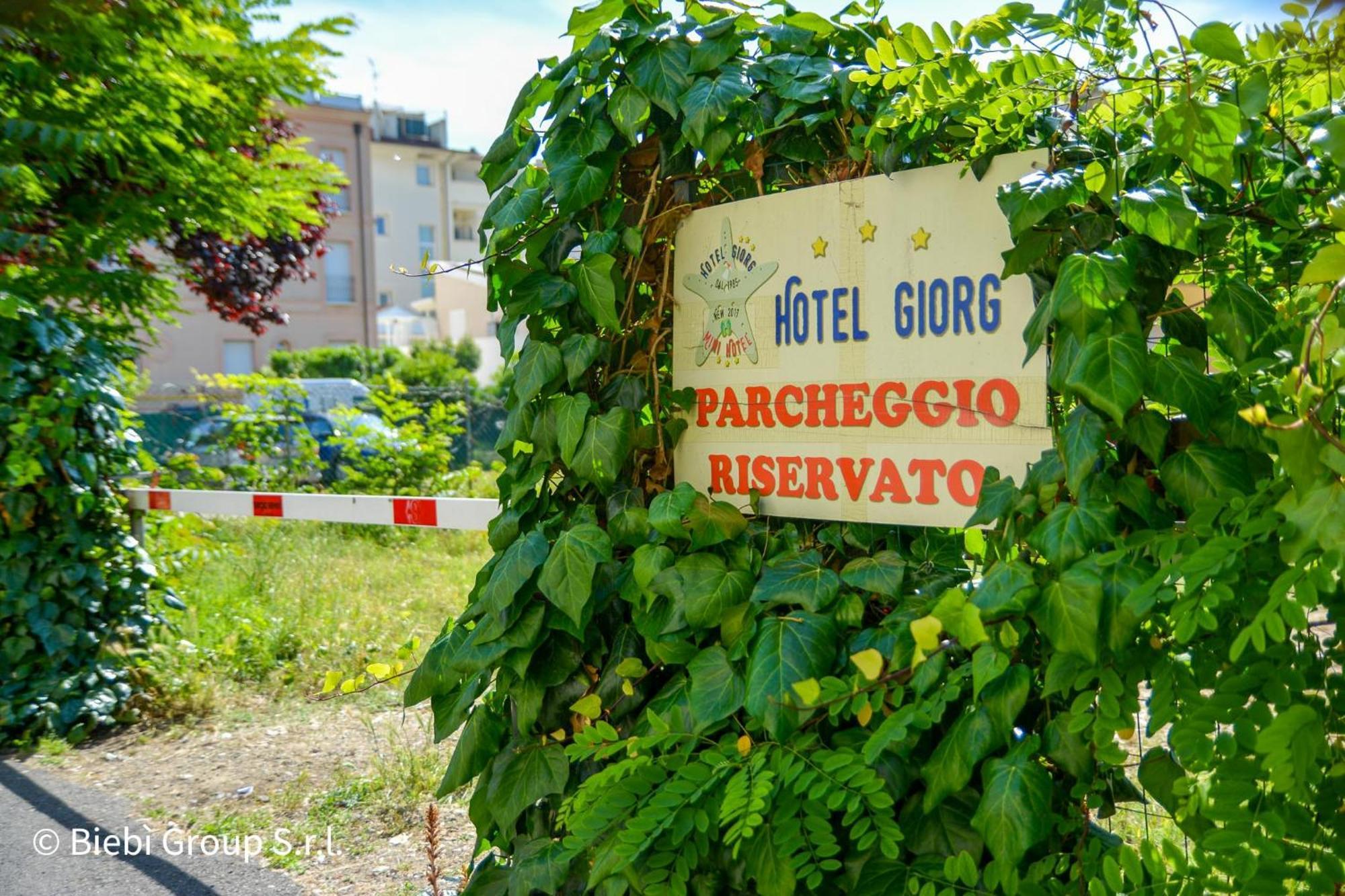 Hotel Giorg - Waterpark Included Римини Екстериор снимка