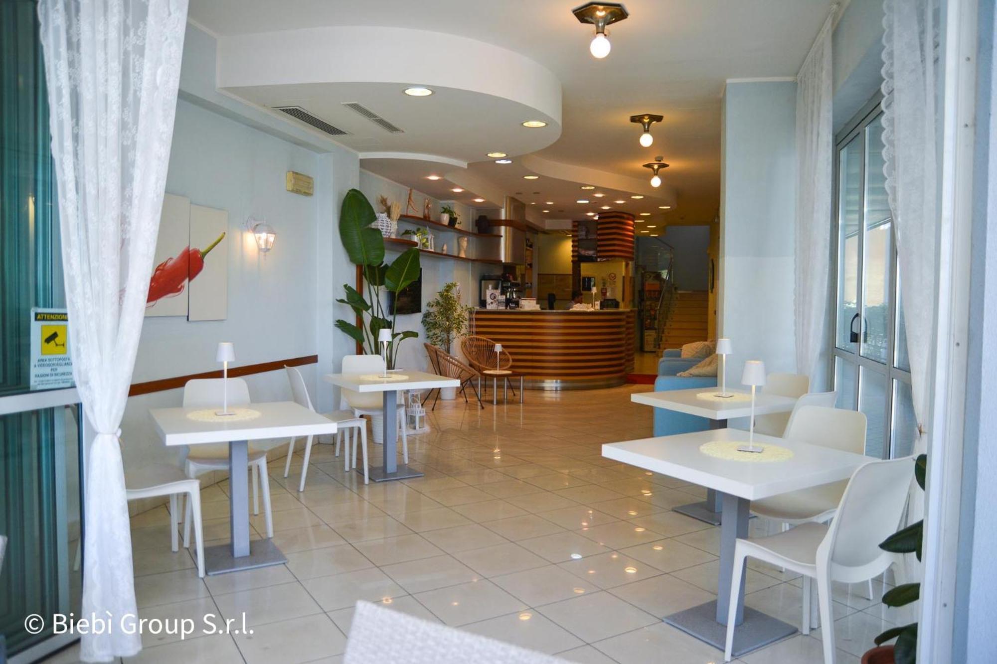Hotel Giorg - Waterpark Included Римини Екстериор снимка