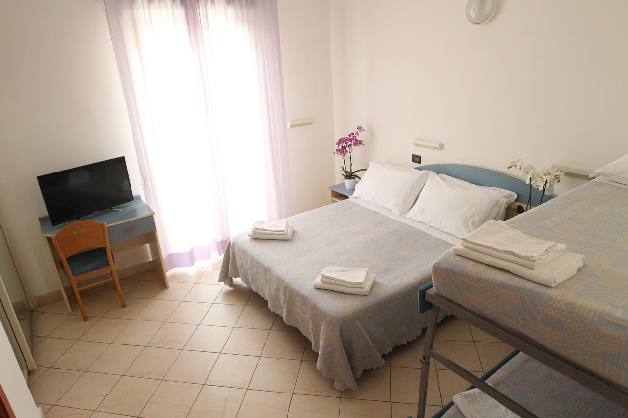 Hotel Giorg - Waterpark Included Римини Екстериор снимка