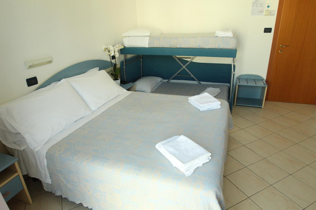 Hotel Giorg - Waterpark Included Римини Екстериор снимка