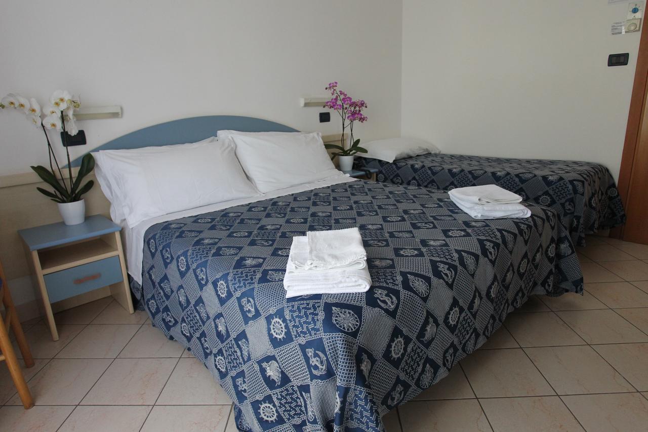 Hotel Giorg - Waterpark Included Римини Екстериор снимка